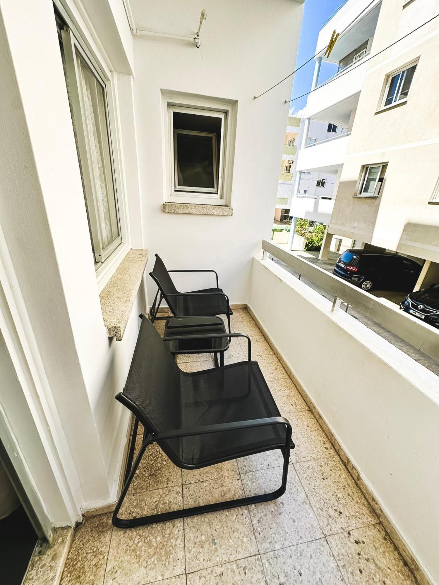 Home Away One Bedroom Apartment In Nikosia Bagian luar foto