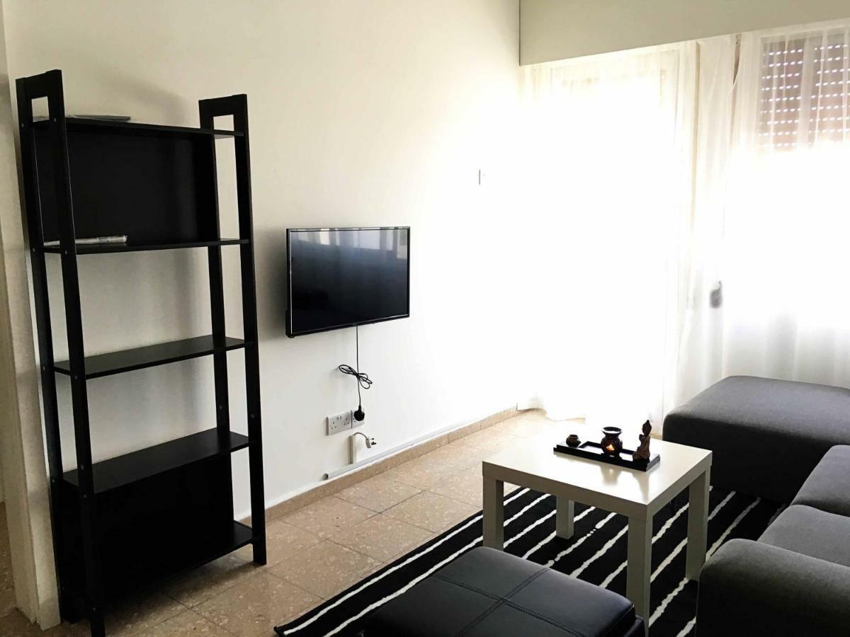 Home Away One Bedroom Apartment In Nikosia Bagian luar foto